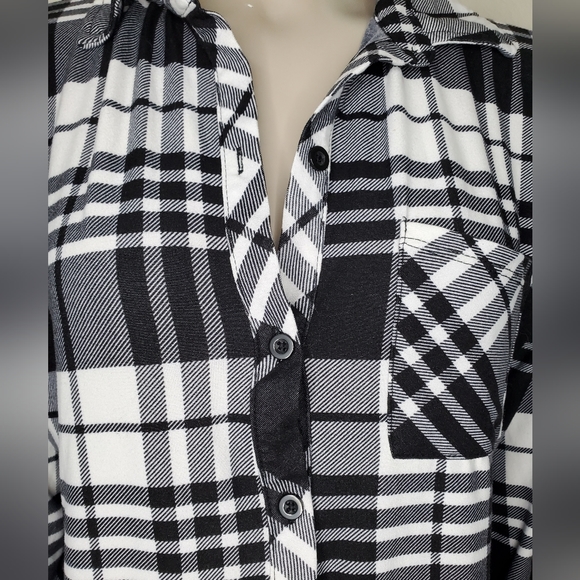 Plaid, 3/4 sleeve top. - Picture 7 of 10